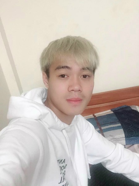 Chỉ đổi màu tóc thôi, Văn Toàn cũng khiến nội bộ "chia rẽ" ảnh 2