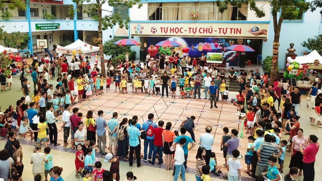 Hà Nội: "Vầng trăng yêu thương" - hội chợ từ thiện ý nghĩa dành cho tween Tiểu học Đoàn Thị Điểm ảnh 4
