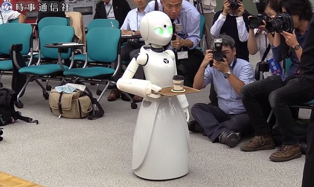 Nhật Bản: Thú vị quán cà phê sử dụng robot để làm bồi bàn ảnh 1