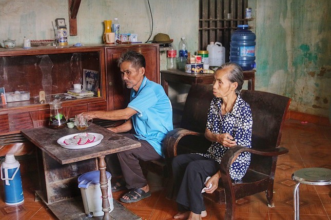 Con trai nạn nhân vụ cháy ở Đê La Thành bật khóc kể về lần cuối gặp bố mẹ ảnh 1