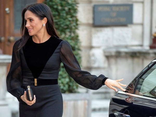 Chỉ với hành động này, Công nương Meghan được dân mạng khen nức nở ảnh 1