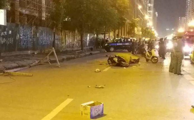 Nguyên nhân vụ cột sắt từ trên cao rơi xuống đường khiến cô gái tử vong ảnh 1