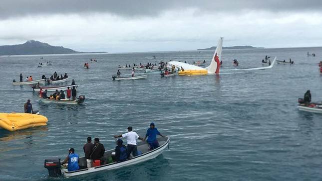 Máy bay rơi xuống biển ở Micronesia, toàn bộ hành khách sống sót ảnh 1