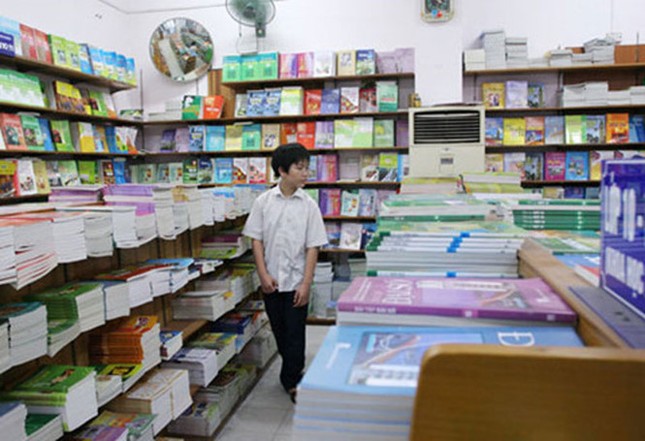 Khuyến khích giữ gìn chứ không "cấm" học sinh viết vào SGK ảnh 1
