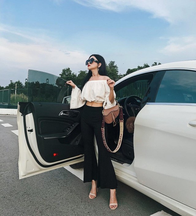 Giải mã trào lưu "ngã xe khoe đồ" đang thịnh hành trên mạng xã hội ảnh 2