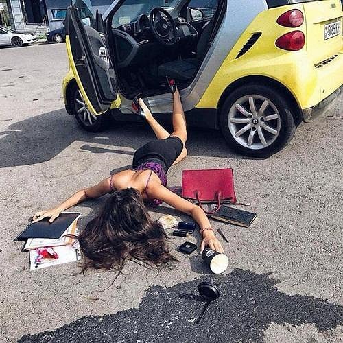 Giải mã trào lưu "ngã xe khoe đồ" đang thịnh hành trên mạng xã hội ảnh 7