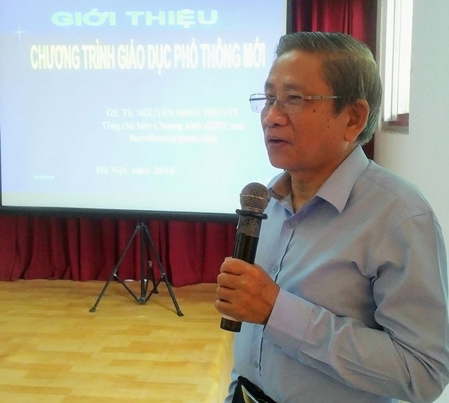 Bộ GD-ĐT giải thích lý do "vừa thẩm định vừa biên soạn SGK" ảnh 1