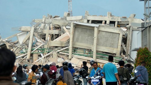10 người Việt mắc kẹt sau trận động đất, sóng thần ở Indonesia ảnh 1