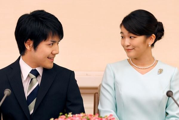 Hôn phu của công chúa Nhật Bản phải hủy bỏ việc du học vì thiếu tiền ảnh 1