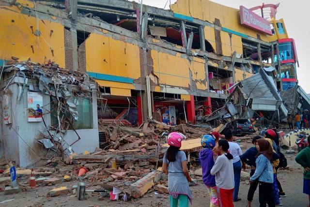 Nhân viên không lưu Indonesia hy sinh tính mạng đưa máy bay thoát khỏi thảm họa động đất ảnh 2