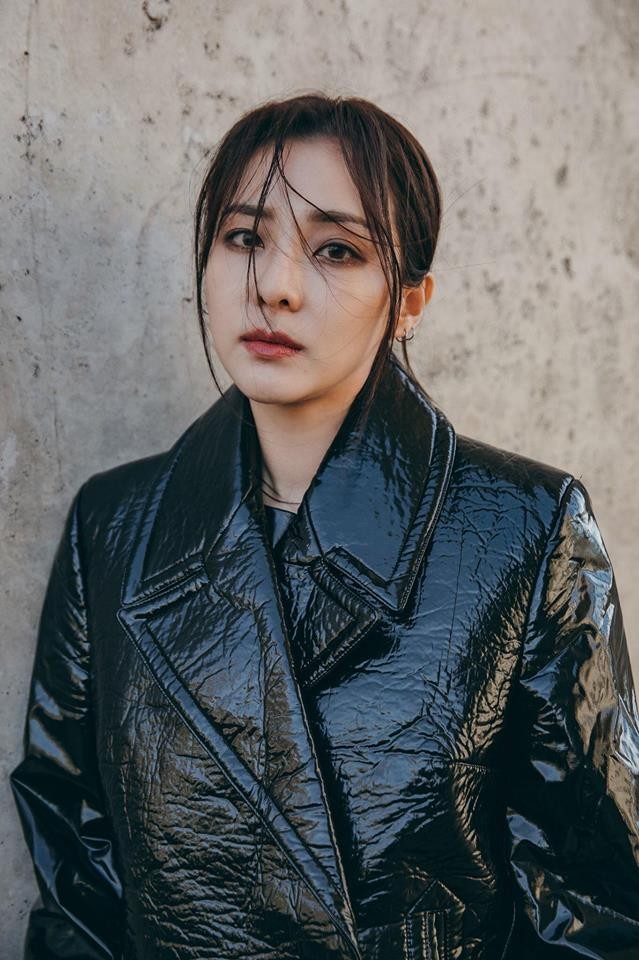 Đứng chụp hình chung, Hoa hậu Kỳ Duyên trông "nổi hơn hẳn" Sandara Park? ảnh 4