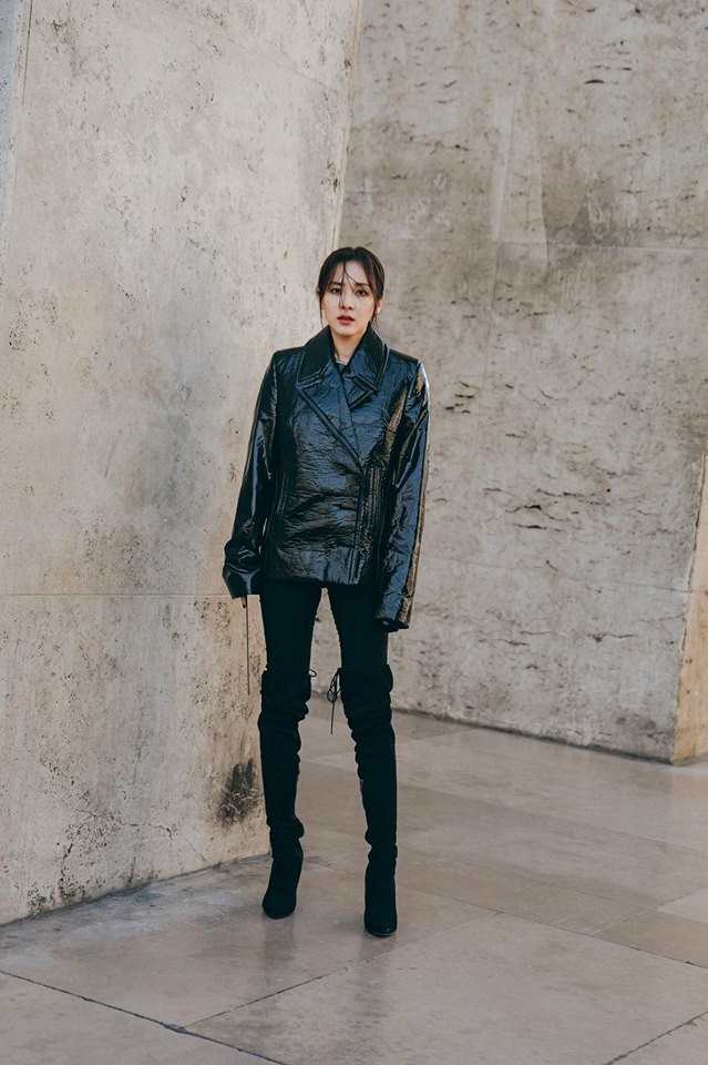 Đứng chụp hình chung, Hoa hậu Kỳ Duyên trông "nổi hơn hẳn" Sandara Park? ảnh 5