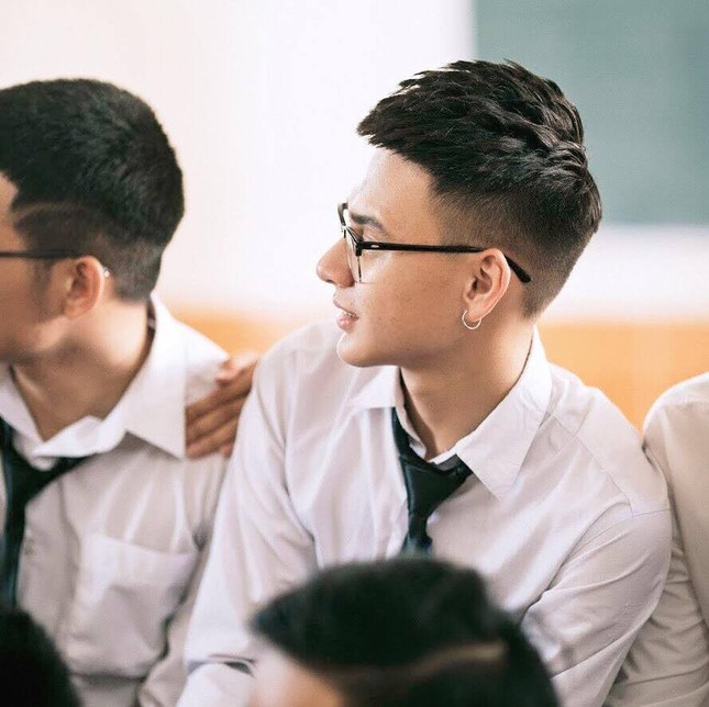 Dân mạng tìm ra "danh tính" nam sinh giả gái của ĐH FPT gây bão mạng xã hội ảnh 6