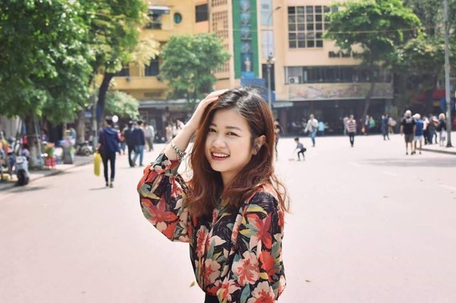 Cô giáo dạy Triết xinh như hotgirl khiến sinh viên đi học chẳng muốn về! ảnh 6