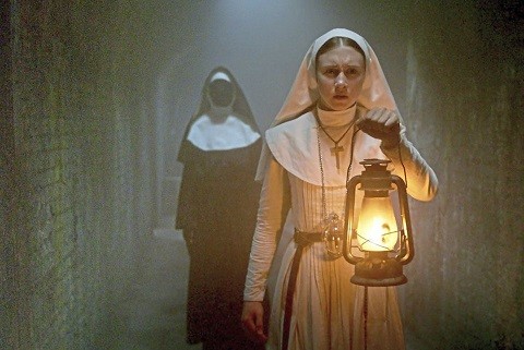 Bị chê là dở nhất trong chuỗi “The Conjuring”, "The Nun" vẫn “lội ngược dòng” với bí quyết “ngàn năm” ảnh 1