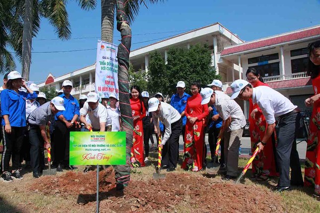 Sinh viên ĐH Hải Phòng hào hứng trong Lễ phát động cuộc thi về biến đổi khí hậu ảnh 5