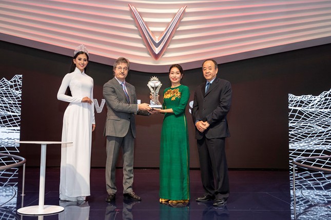 VinFast là "ngôi sao mới" ở Paris Motor Show ảnh 1