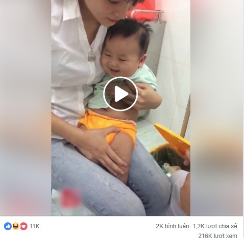 Clip: Em bé bị tiêm gây sốt vì cả em bé và "cô y tá" đều quá đáng yêu ảnh 4