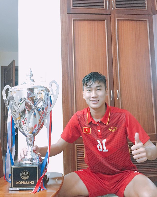 Vừa tài năng vừa có ngoại hình đẹp, hai nam thần sân bóng "đốn tim" fan ảnh 10
