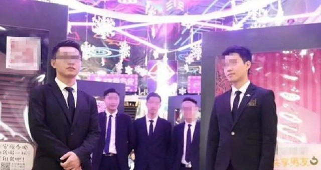 Dịch vụ thuê "trai đẹp" cùng đi mua sắm cho những chị em cô đơn ảnh 2