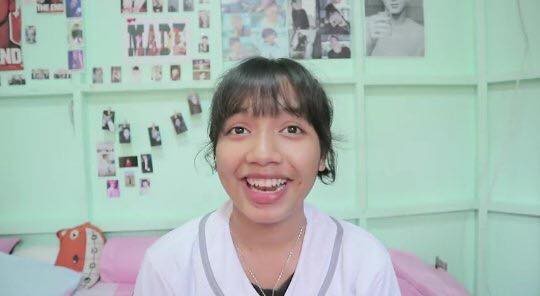Cô bạn vlogger người Thái "gây sốt" vì quá giống Lisa (Black Pink) ảnh 1