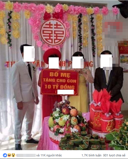 Bố mẹ "chịu chơi" tặng chiếc bảng ghi 10 tỷ làm quà cưới cho con khiến dân mạng “choáng váng” ảnh 1
