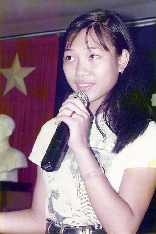 Ngắm loạt ảnh thần thái "ngôi sao" từ thuở bé của "Họa mi tóc nâu" ảnh 4