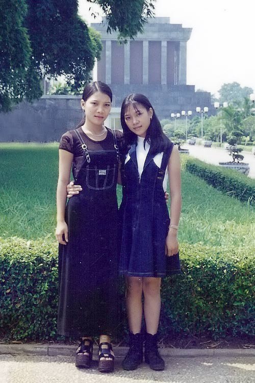 Ngắm loạt ảnh thần thái "ngôi sao" từ thuở bé của "Họa mi tóc nâu" ảnh 6