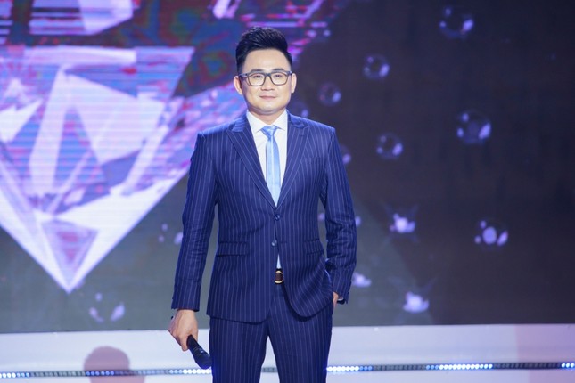 Tiến sĩ Lê Thẩm Dương sẽ cùng đông đảo nghệ sĩ nổi tiếng tham gia "Quyền lực ghế nóng 2018" ảnh 10