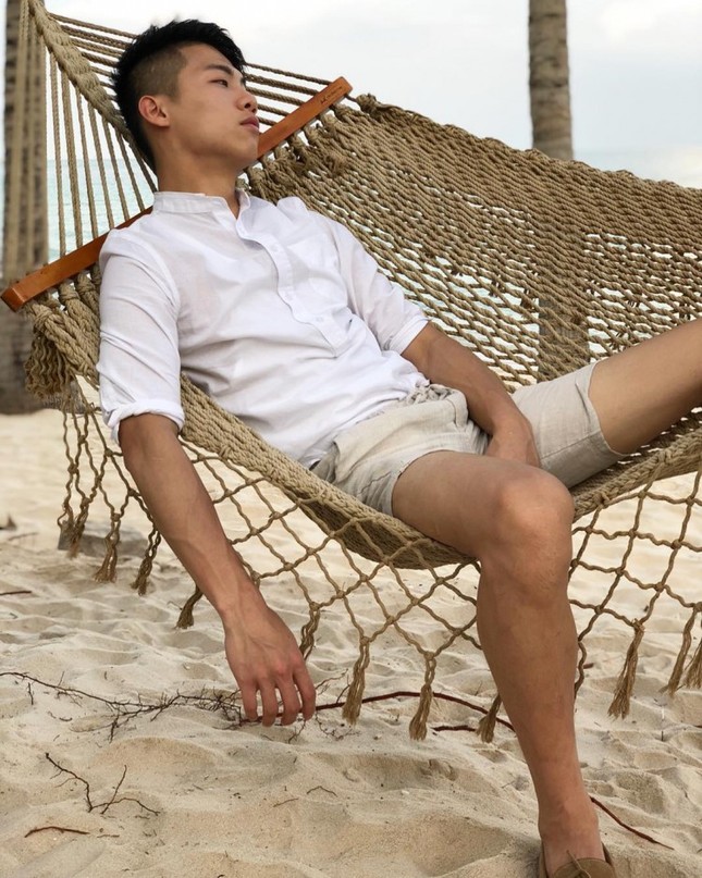 Lãng tử xứ Đài: chủ shop hoa với thân hình siêu mẫu thiêu đốt hàng triệu ánh nhìn ảnh 7