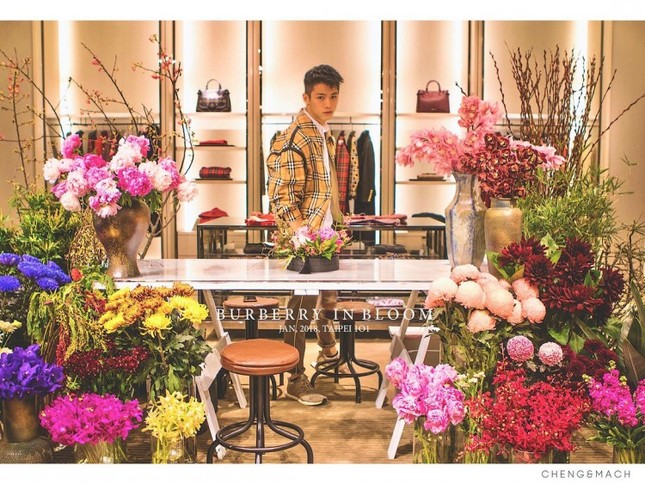 Lãng tử xứ Đài: chủ shop hoa với thân hình siêu mẫu thiêu đốt hàng triệu ánh nhìn ảnh 10