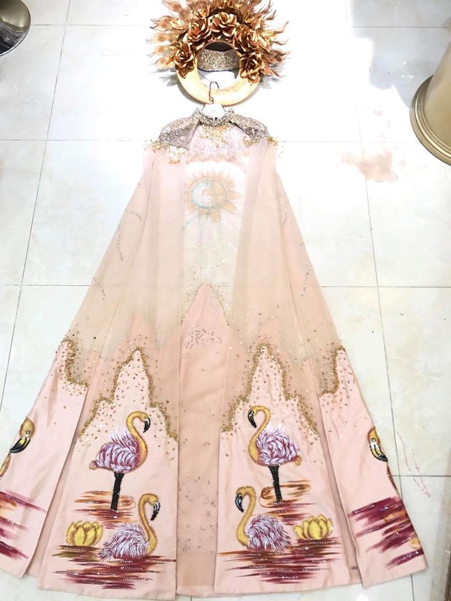 Nguyễn Phương Khánh đoạt Huy chương Vàng trang phục dân tộc tại Miss Earth 2018 ảnh 2
