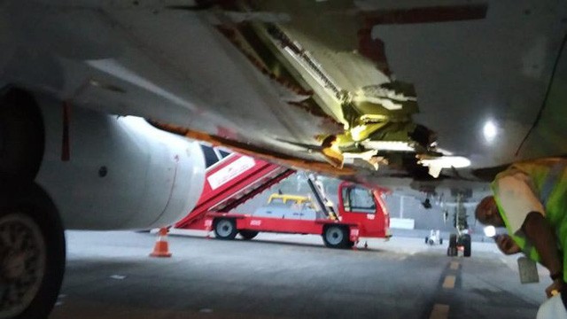 Máy bay va chạm thủng bụng, phi công vẫn cho cất cánh ảnh 1
