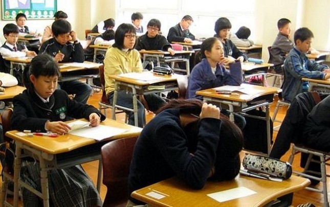 Lò luyện thi "cân não" ở Hàn quốc: Đại học hay công chức đều áp lực kinh hoàng ảnh 1