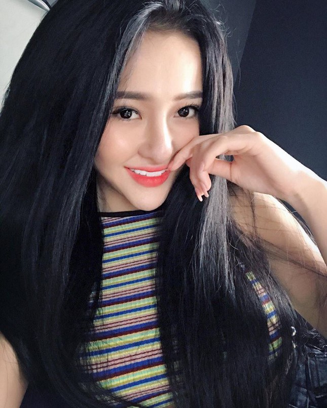 "Hot teen thị phi" Ngân 98 được báo Trung Quốc khen ngợi là "Nữ thần đẹp nhất Việt Nam" ảnh 2