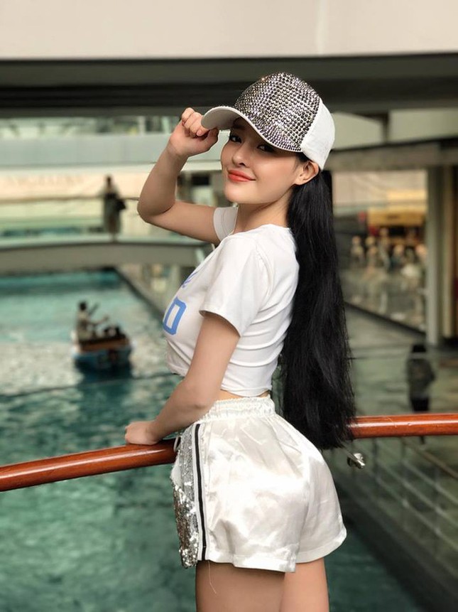 "Hot teen thị phi" Ngân 98 được báo Trung Quốc khen ngợi là "Nữ thần đẹp nhất Việt Nam" ảnh 3