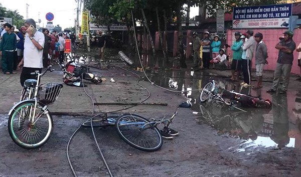 Dây điện trung thế rơi xuống đường, 2 học sinh bị điện giật thương vong, 4 bị thương nặng ảnh 1