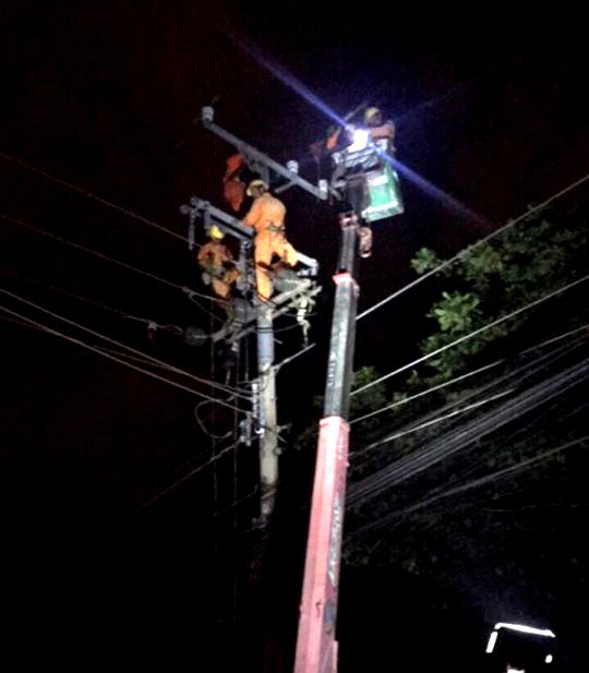 Dây điện trung thế rơi xuống đường, 2 học sinh bị điện giật thương vong, 4 bị thương nặng ảnh 5