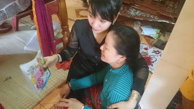 Dây điện rơi làm 2 học sinh chết: Ngoại nghe cháu mất đau tim qua đời ảnh 1
