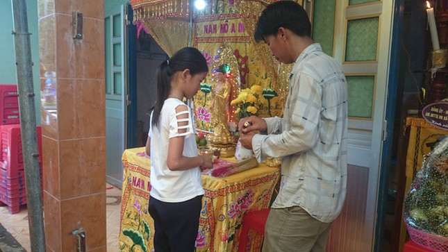 Dây điện rơi làm 2 học sinh chết: Ngoại nghe cháu mất đau tim qua đời ảnh 2