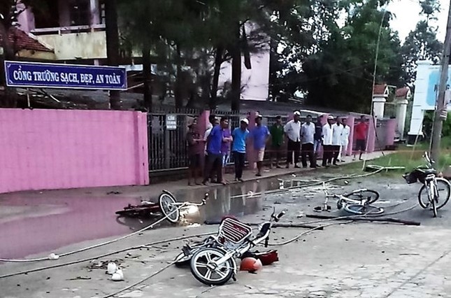 Dây điện rơi làm 2 học sinh chết: Ngoại nghe cháu mất đau tim qua đời ảnh 4