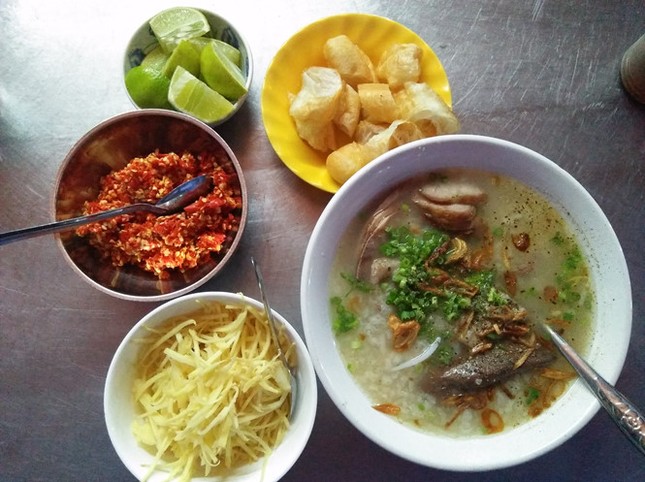 Cháo lòng "cô chảnh" 36 năm ở Sài Gòn ảnh 2