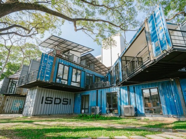 Độc đáo trường Đại học được xây bằng 22 thùng container tái chế đẹp mê người tại Chiangmai ảnh 9