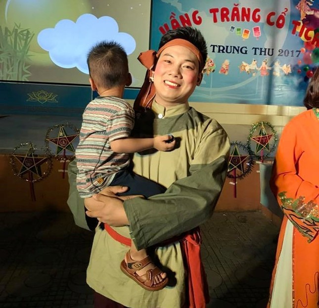 4 thầy giáo "bá đạo" thích khiêu vũ, chơi ném bóng nước cùng học trò ảnh 7
