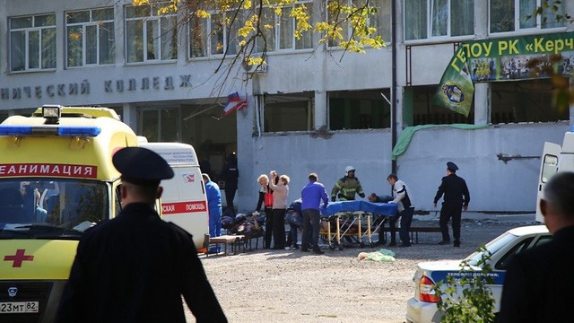 Xả súng, đánh bom trường học tại bán đảo Crimea, 18 người chết ảnh 6