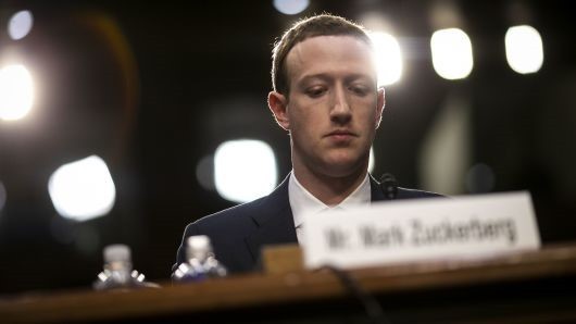 Nhiều nhà đầu tư lớn muốn Mark Zuckerberg từ chức chủ tịch Facebook ảnh 1