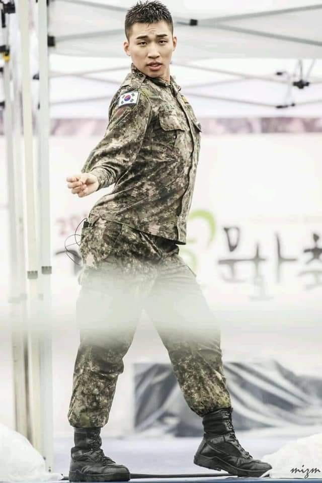 Seungri (BIG BANG) dính tin đồn hẹn hò mà phản ứng của fan lại "kì lạ" thế này! ảnh 5