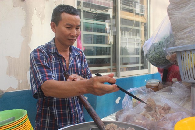 Hủ tiếu 23 năm trong con hẻm nhỏ ở Sài Gòn ảnh 1