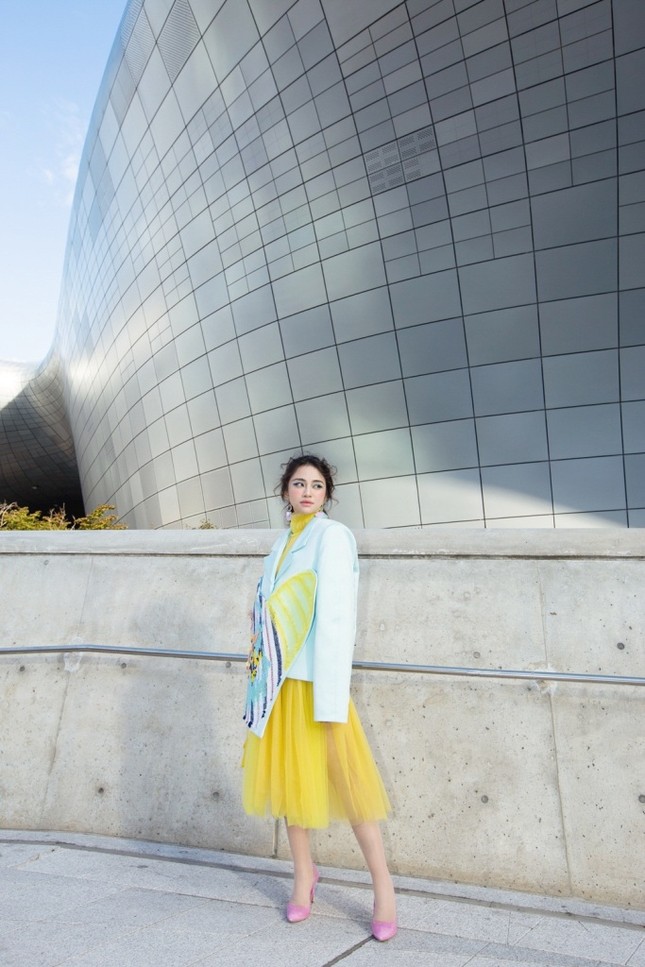 Lần đầu tham dự "Seoul Fashion Week", Thiên Nga "The Face" được xuất hiện trên Instagram của Vogue ảnh 4