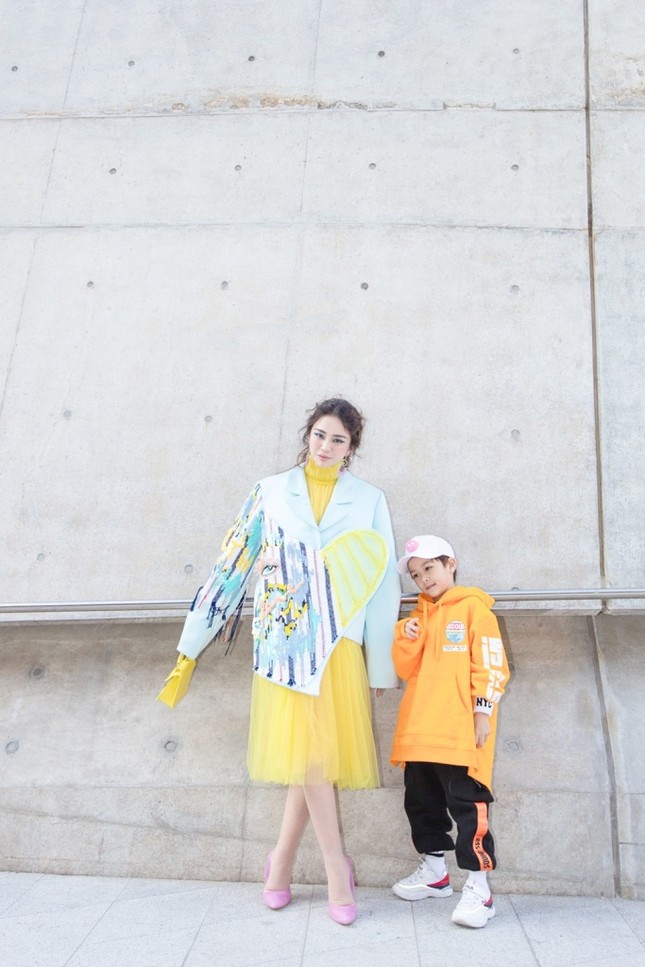 Lần đầu tham dự "Seoul Fashion Week", Thiên Nga "The Face" được xuất hiện trên Instagram của Vogue ảnh 6